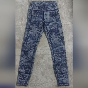 NWOT Lululemon Tights Blue Paisley 4